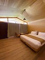 Pangong Retreat Camp