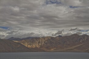 Pangong Retreat Camp