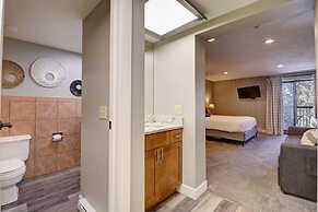 Cm321h Copper Mtn Inn Hotel Room by RedAwning