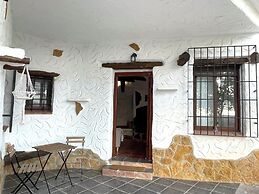 Cuevas El Atochal Orígenes