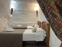 Cuevas El Atochal Orígenes