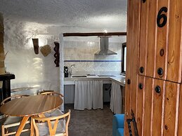 Cuevas El Atochal Orígenes