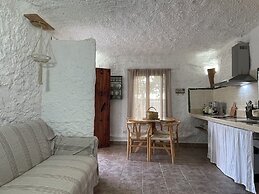 Cuevas El Atochal Orígenes