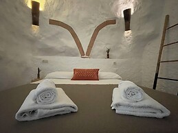 Cuevas El Atochal Orígenes