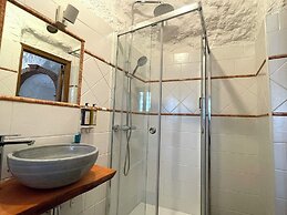 Cuevas El Atochal Orígenes