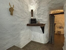 Cuevas El Atochal Orígenes