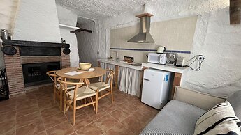 Cuevas El Atochal Orígenes