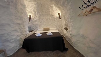 Cuevas El Atochal Orígenes