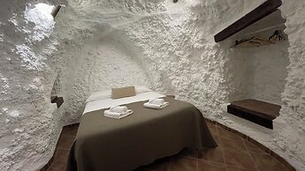 Cuevas El Atochal Orígenes