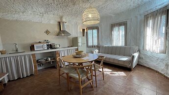 Cuevas El Atochal Orígenes