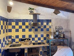 Cuevas El Atochal Orígenes