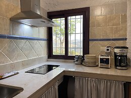 Cuevas El Atochal Orígenes