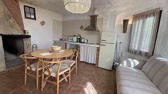 Cuevas El Atochal Orígenes