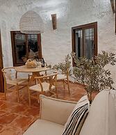 Cuevas El Atochal Orígenes