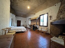 Cuevas El Atochal Orígenes