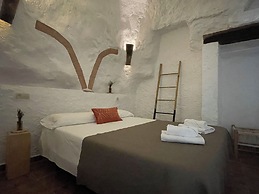 Cuevas El Atochal Orígenes