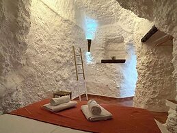 Cuevas El Atochal Orígenes