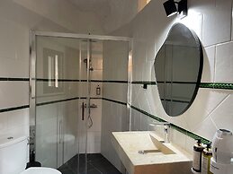 Cuevas El Atochal Orígenes