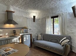 Cuevas El Atochal Orígenes