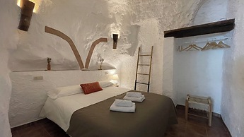 Cuevas El Atochal Orígenes