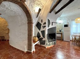 Cuevas El Atochal Orígenes