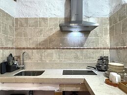 Cuevas El Atochal Orígenes