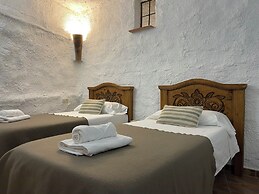 Cuevas El Atochal Orígenes