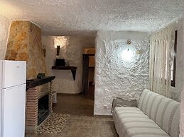 Cuevas El Atochal Orígenes