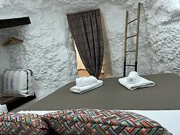 Cuevas El Atochal Orígenes