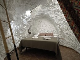 Cuevas El Atochal Orígenes