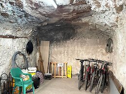 Cuevas El Atochal Orígenes