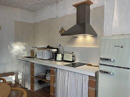 Cuevas El Atochal Orígenes