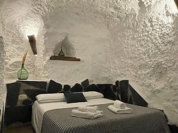 Cuevas El Atochal Orígenes