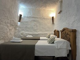 Cuevas El Atochal Orígenes