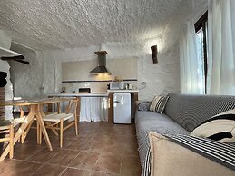 Cuevas El Atochal Orígenes