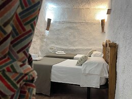 Cuevas El Atochal Orígenes