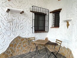 Cuevas El Atochal Orígenes