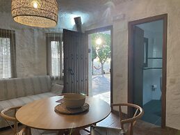 Cuevas El Atochal Orígenes