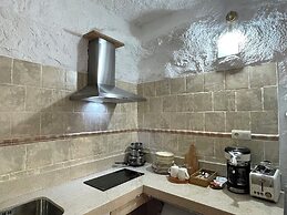 Cuevas El Atochal Orígenes