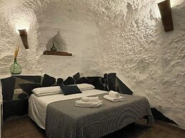 Cuevas El Atochal Orígenes