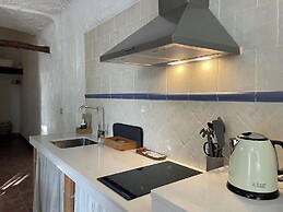 Cuevas El Atochal Orígenes