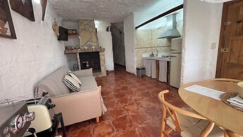 Cuevas El Atochal Orígenes