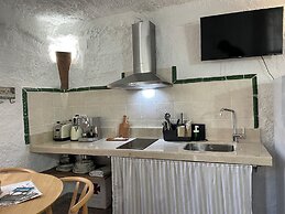 Cuevas El Atochal Orígenes