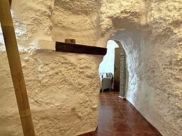 Cuevas El Atochal Orígenes