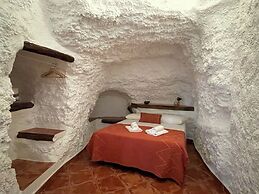 Cuevas El Atochal Orígenes