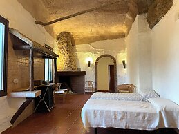 Cuevas El Atochal Orígenes