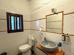 Cuevas El Atochal Orígenes