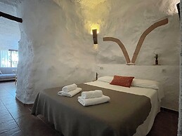 Cuevas El Atochal Orígenes