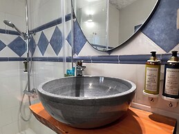 Cuevas El Atochal Orígenes