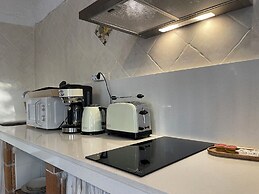 Cuevas El Atochal Orígenes